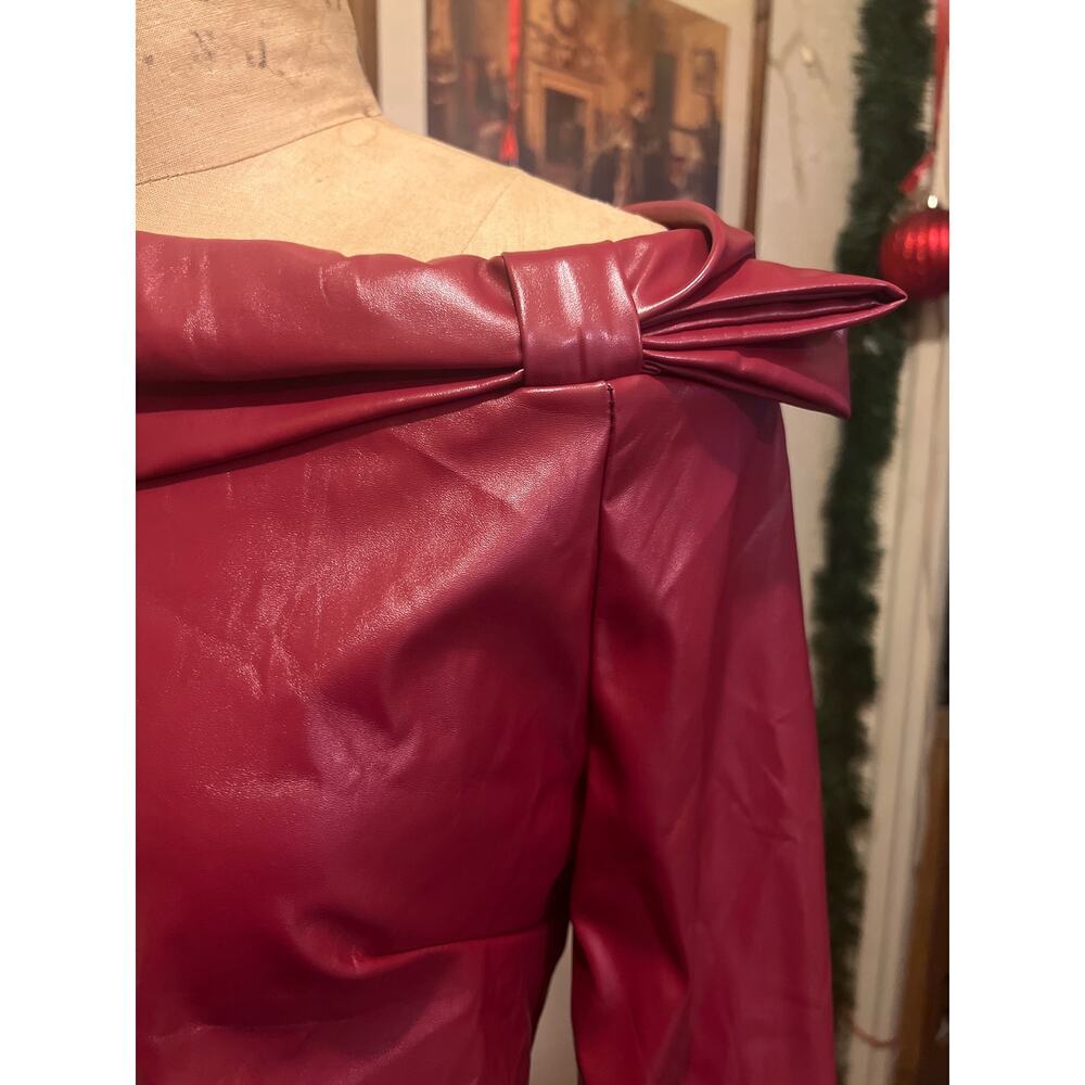 Plus Faux Leather Off the Shoulder Bow Long Sleeve Cropped Top New Size 2XL - Picture 3 of 10
